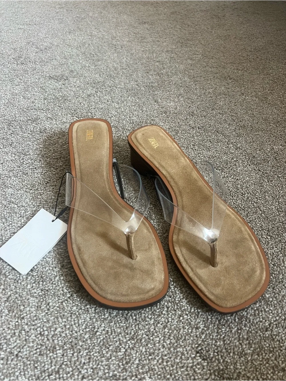ZARA VINYL BLOCK HEEL SANDALS - Light beige